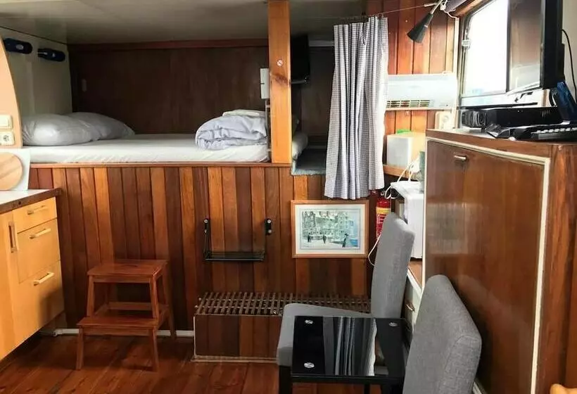 ホテル Liberté Haarlem   Hostel