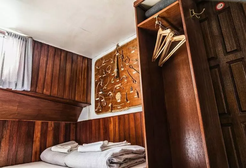 ホテル Liberté Haarlem   Hostel