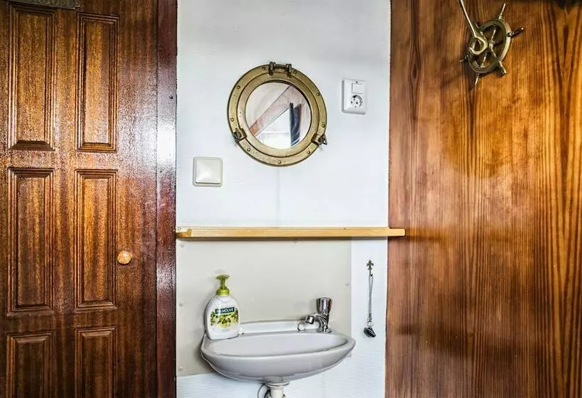 ホテル Liberté Haarlem   Hostel