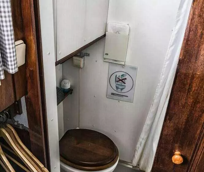 ホテル Liberté Haarlem   Hostel