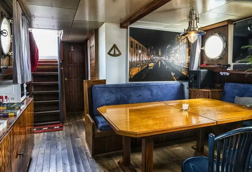 ホテル Liberté Haarlem   Hostel