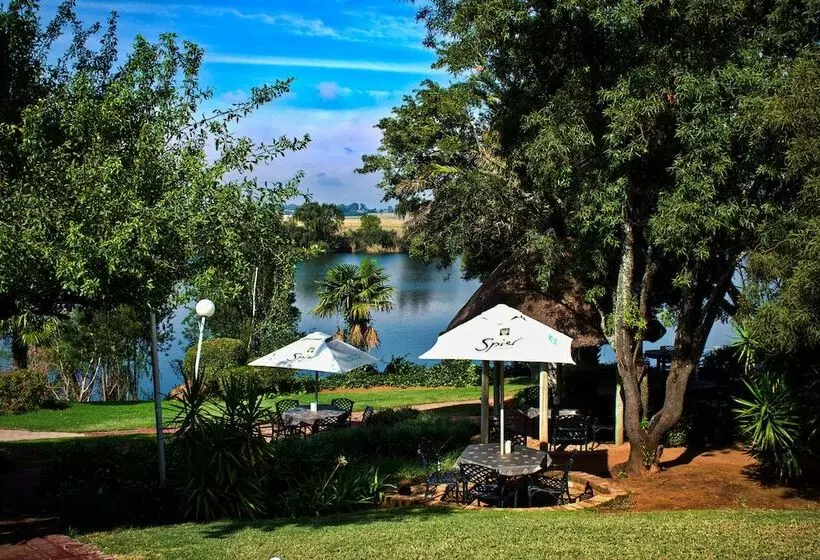 ホテル Waterfront Country Lodge