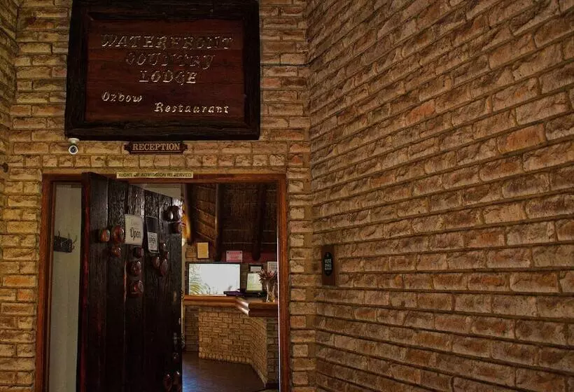 ホテル Waterfront Country Lodge