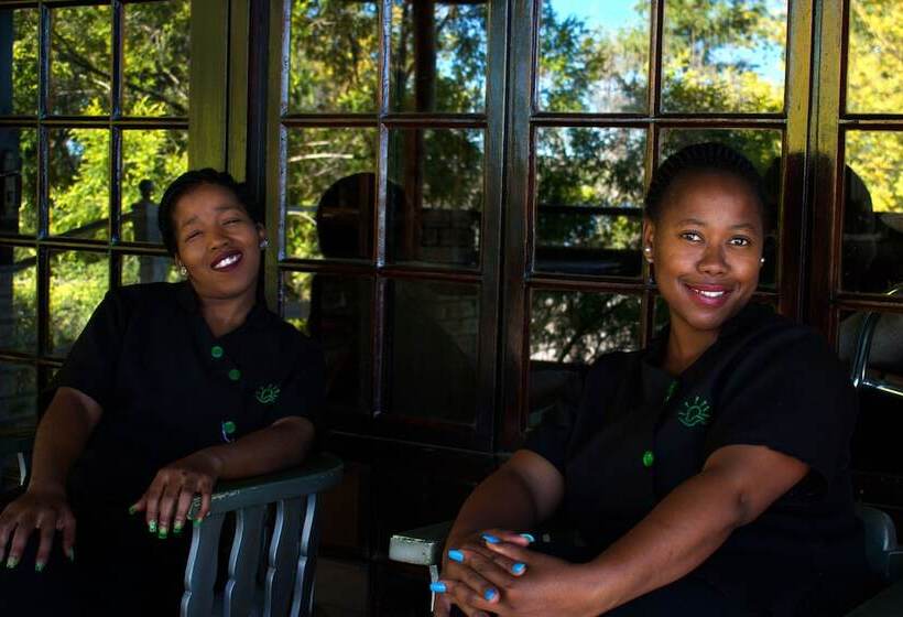 בית מלון כפרי Waterfront Country Lodge