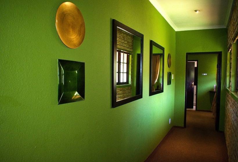 בית מלון כפרי Waterfront Country Lodge