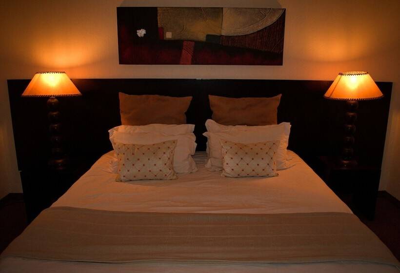 בית מלון כפרי Waterfront Country Lodge