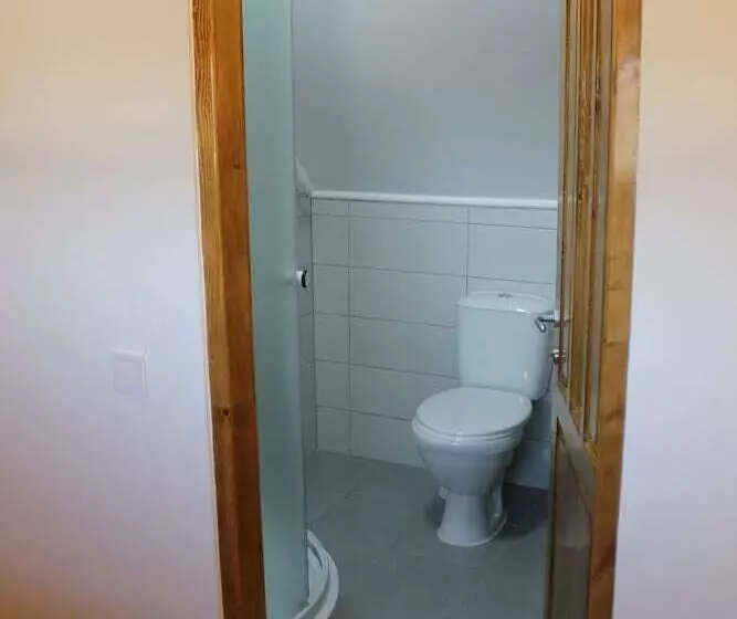 پانسیون Cerdacul Cu Stuf