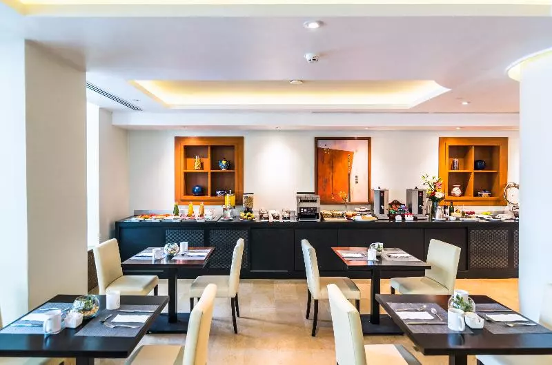 هتل Eurostars Zona Rosa Suites