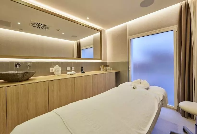 Universal Hotel Aquamarin