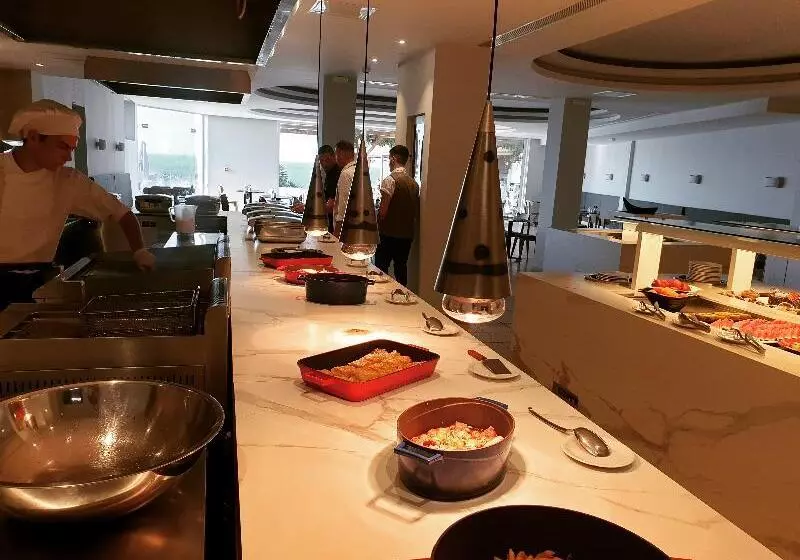 استراحتگاه Tsamis Zante Hotel & Spa