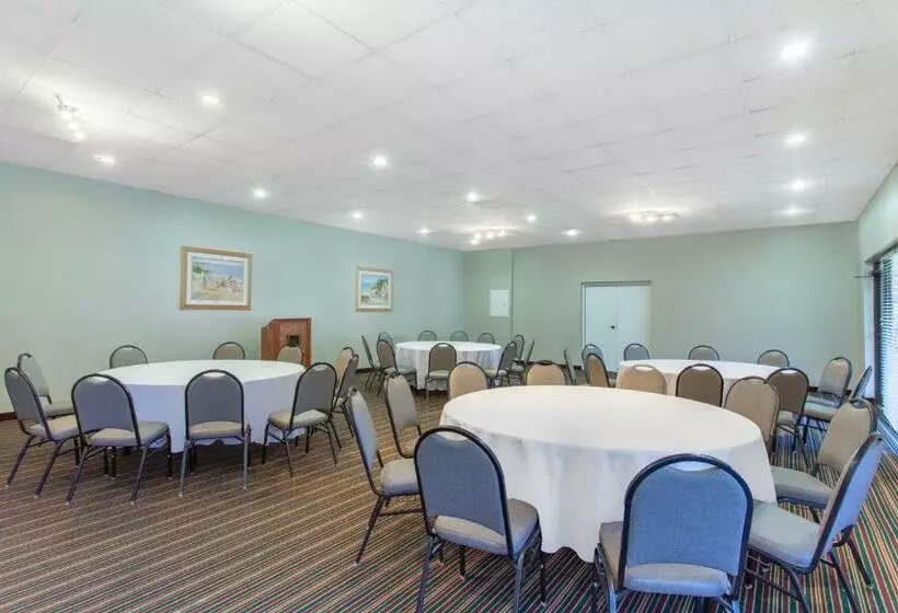 Grand Hotel Orlando At Universal Blvd Shuttle To Theme Parks