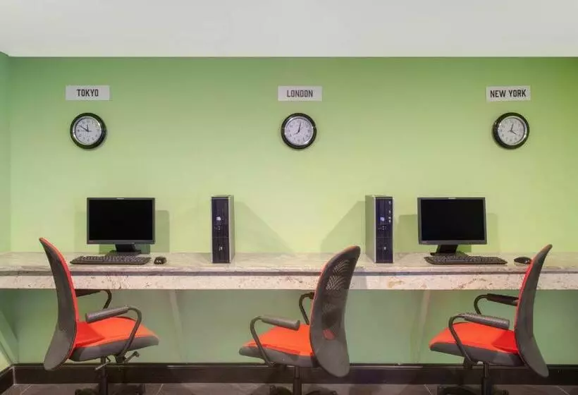 Grand Hotel Orlando At Universal Blvd Shuttle To Theme Parks