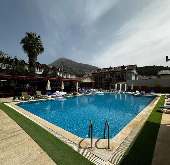 בית מלון כפרי Carmina