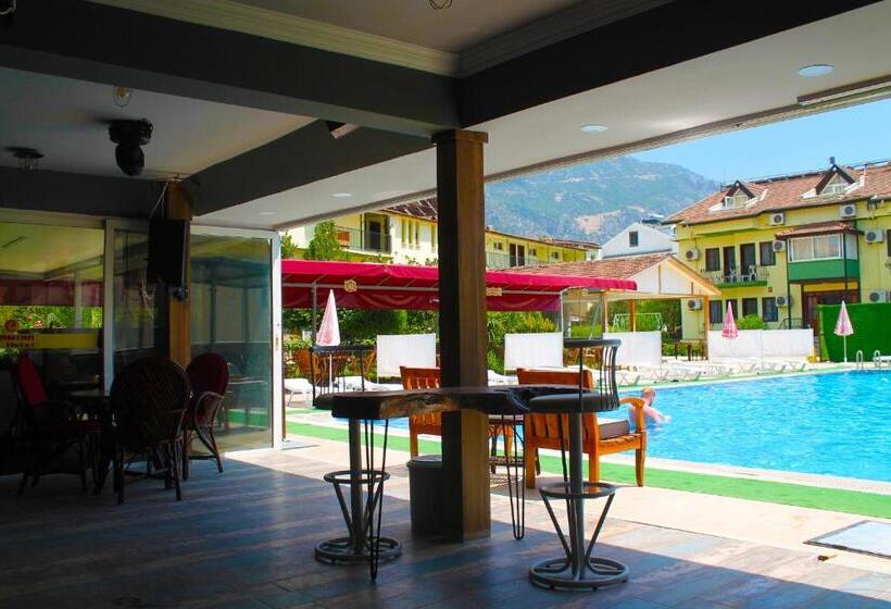 בית מלון כפרי Carmina