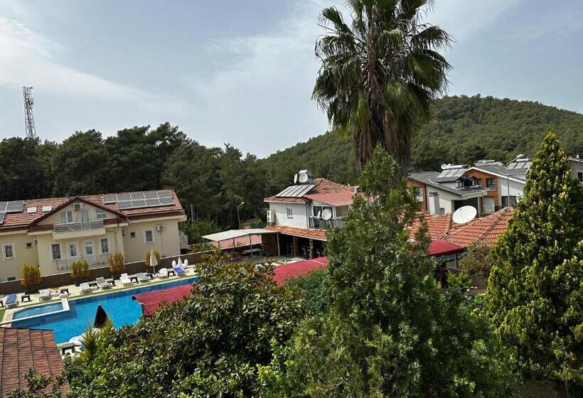 בית מלון כפרי Carmina