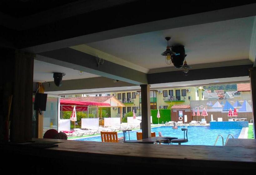 בית מלון כפרי Carmina