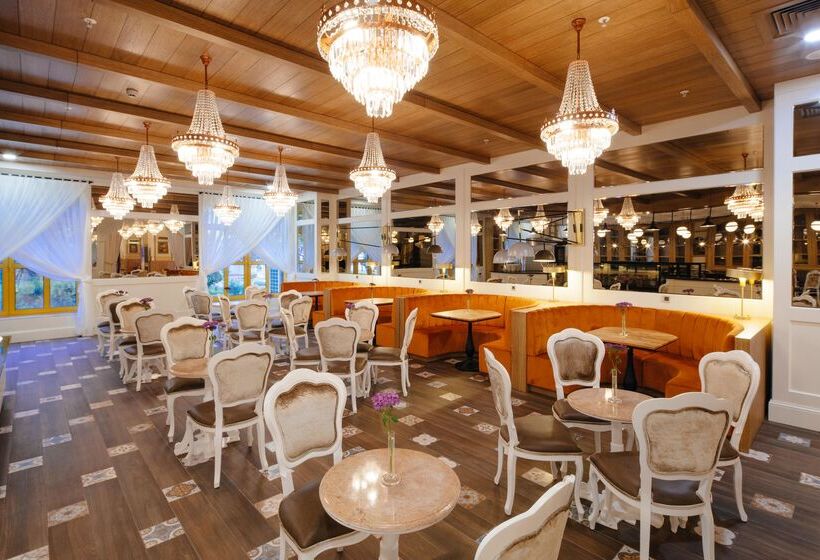 هتل Kremlin Palace