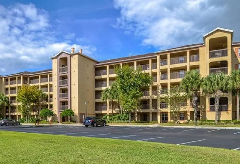 Отель Hilton Vacation Club Aqua Sol Orlando West