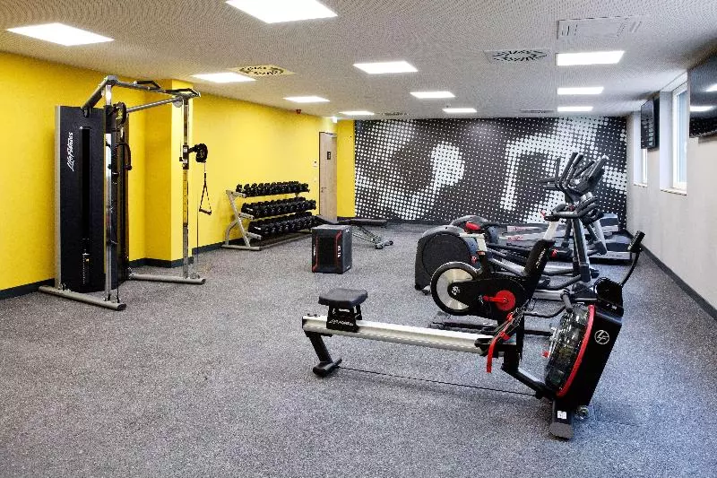 هتل Hampton By Hilton Munich Airport South