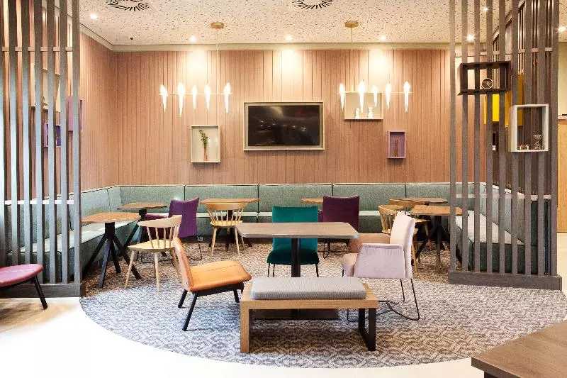 هتل Hampton By Hilton Munich Airport South