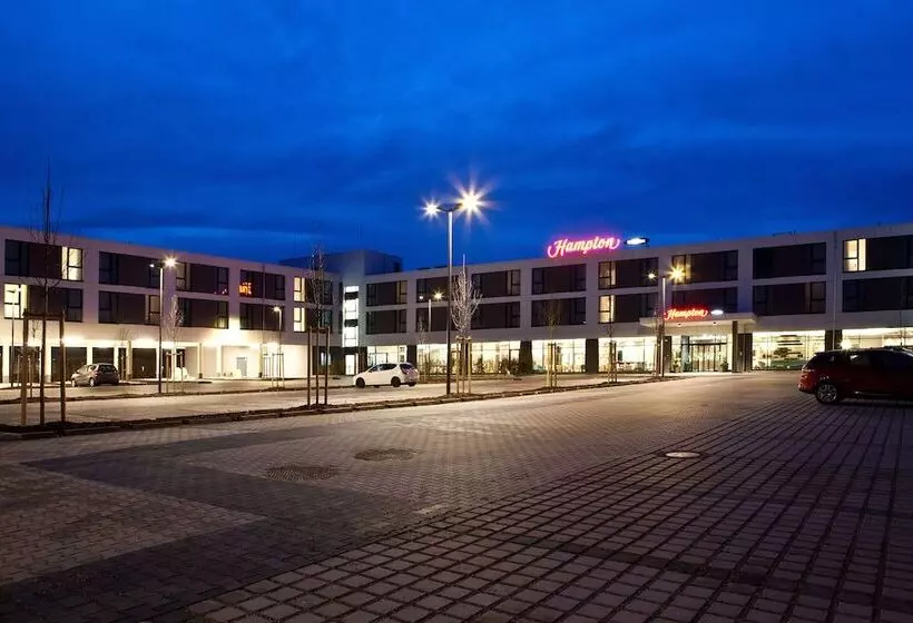 هتل Hampton By Hilton Munich Airport South