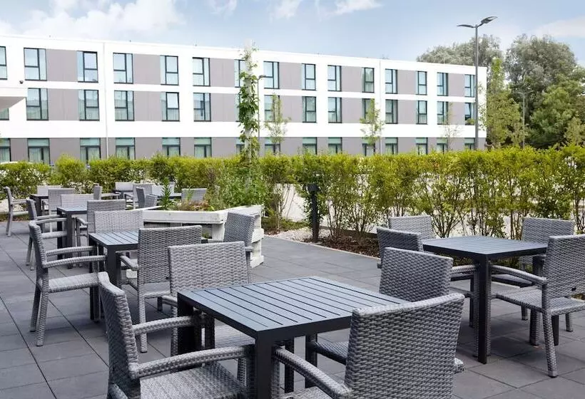 هتل Hampton By Hilton Munich Airport South