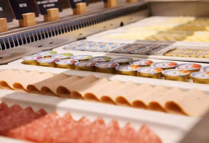 هتل Hampton By Hilton Munich Airport South