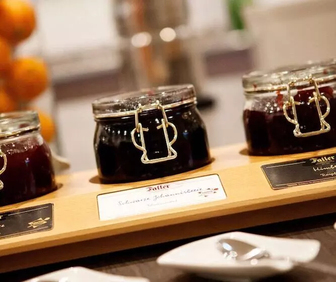 هتل Hampton By Hilton Munich Airport South