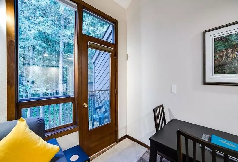 68sw   Fireplace   Washer/dryer   Dishwasher  Sleeps 4