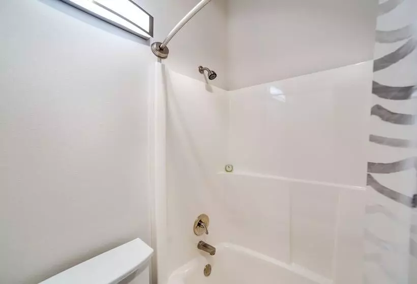 68sw   Fireplace   Washer/dryer   Dishwasher  Sleeps 4