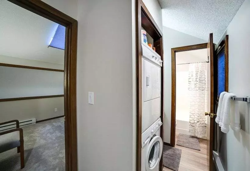 68sw   Fireplace   Washer/dryer   Dishwasher  Sleeps 4