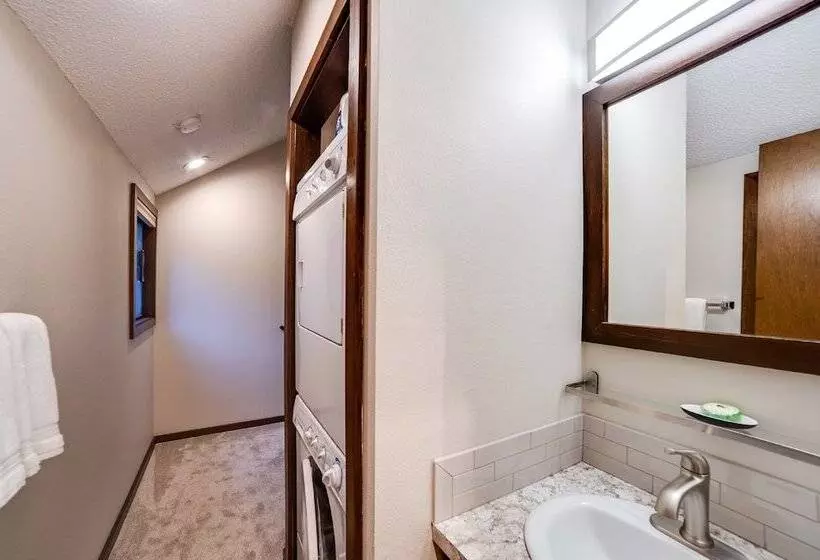 68sw   Fireplace   Washer/dryer   Dishwasher  Sleeps 4