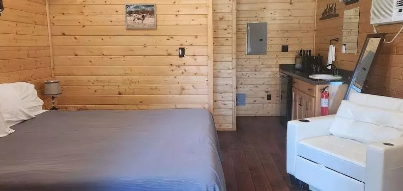 Al S Hideaway Cabin And Rv Space, Llc