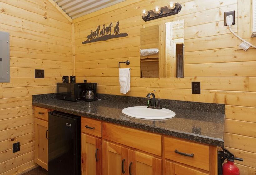 Al S Hideaway Cabin And Rv Space, Llc