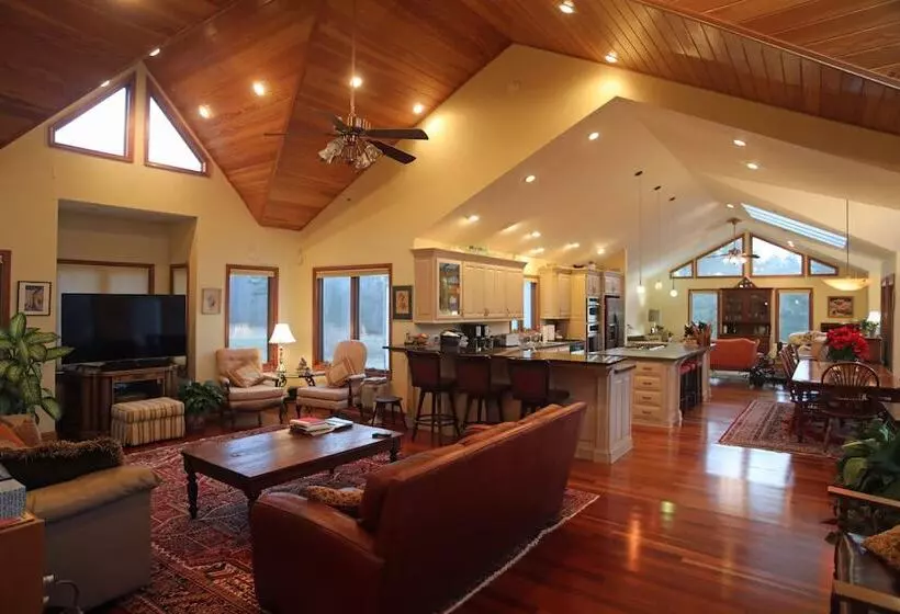 Aamiaismajoitus (B&B) Villa Cathedral