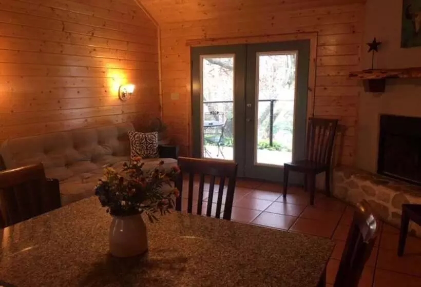 Frio Springs Lodges