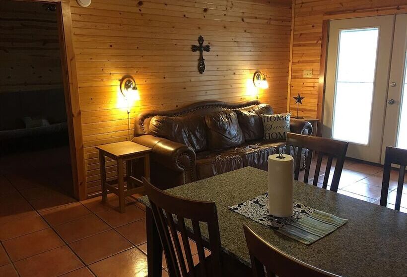 Frio Springs Lodges