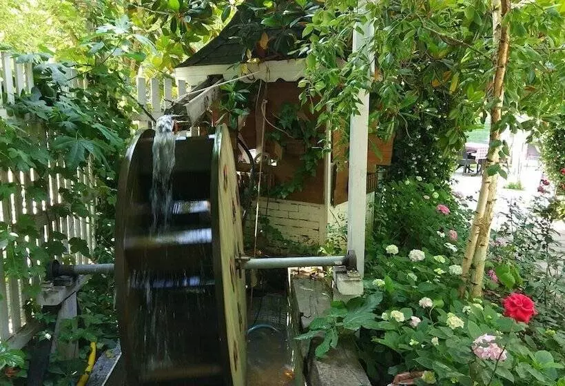 ペンション Beyaz Butik Otel