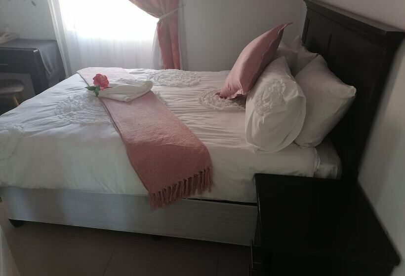 Пансион Rose And Thorn Guesthouse Adults Only