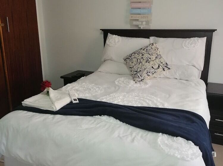 膳宿费 Rose And Thorn Guesthouse Adults Only