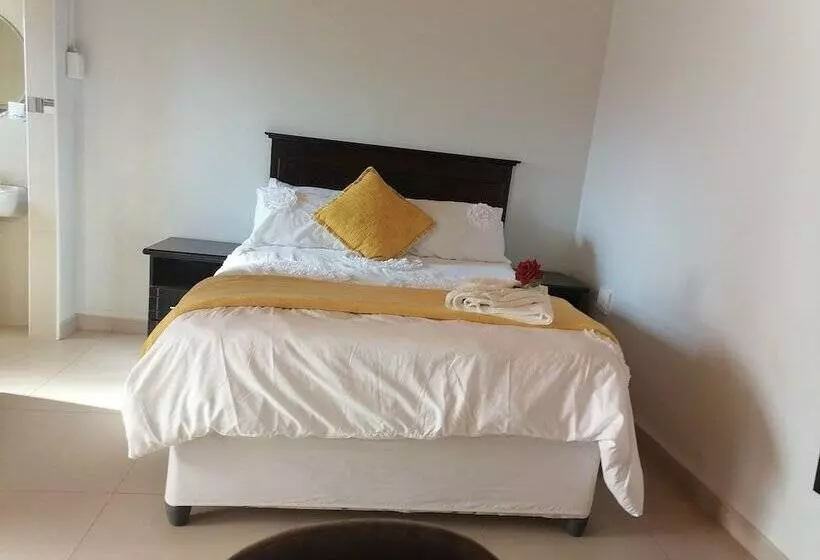 Majatalo Rose And Thorn Guesthouse   Adults Only