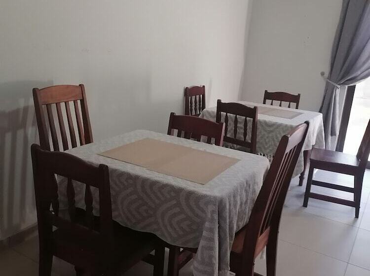 Пансион Rose And Thorn Guesthouse Adults Only