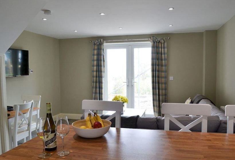 White House Cottages