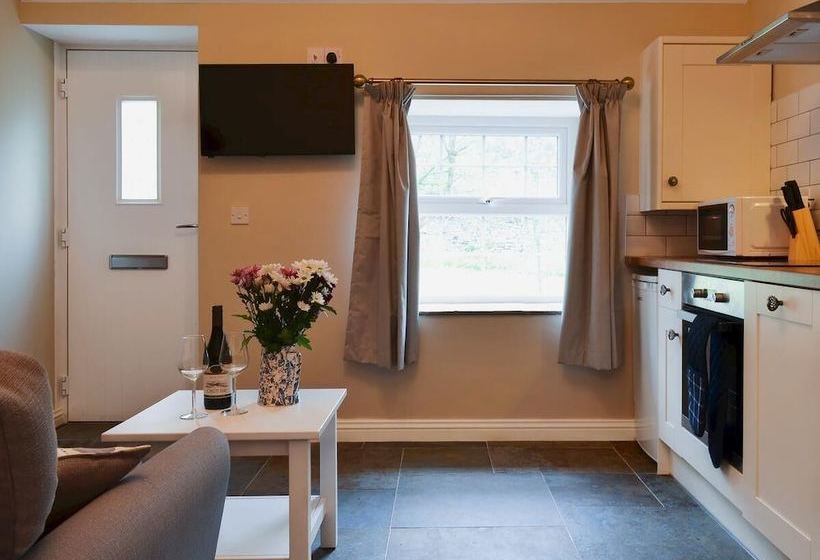 White House Cottages