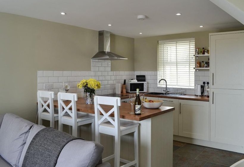 White House Cottages