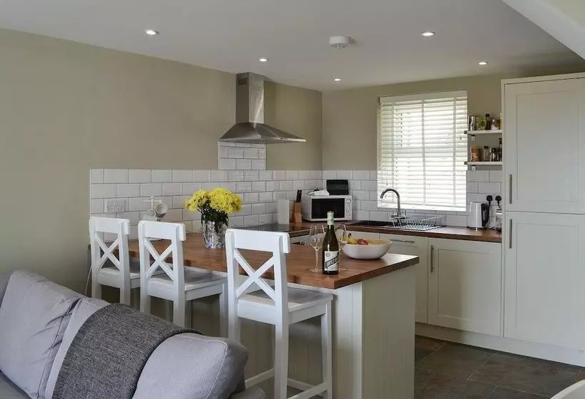 White House Cottages