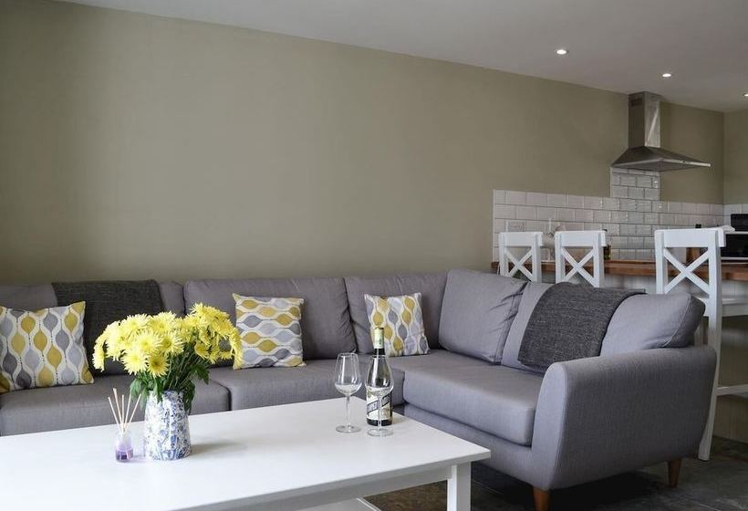 White House Cottages