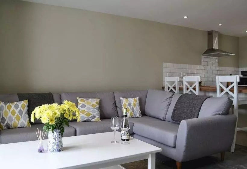 White House Cottages