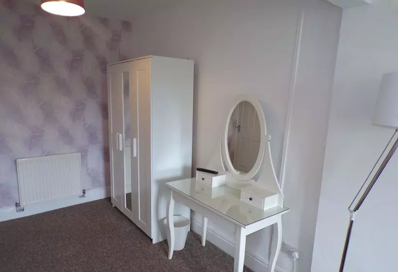 Zoo Cottage