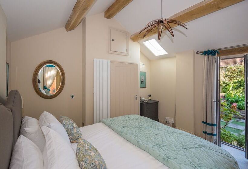 ベッドアンドブレックファースト The Room In The Garden